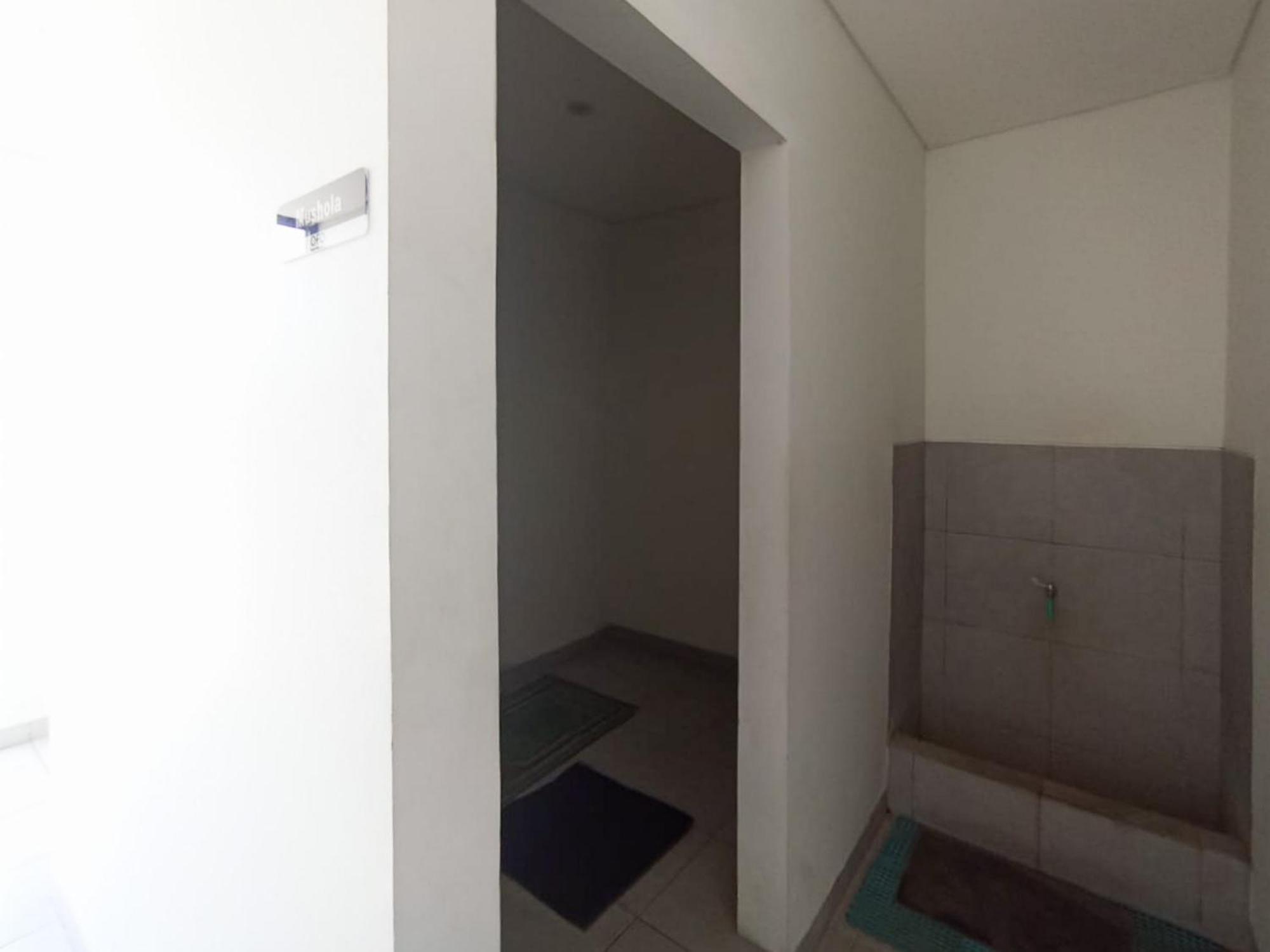 Ofo Kost Premium Kampung Inggris Pare Syariah Mitra Reddoorz Ξενοδοχείο Εξωτερικό φωτογραφία