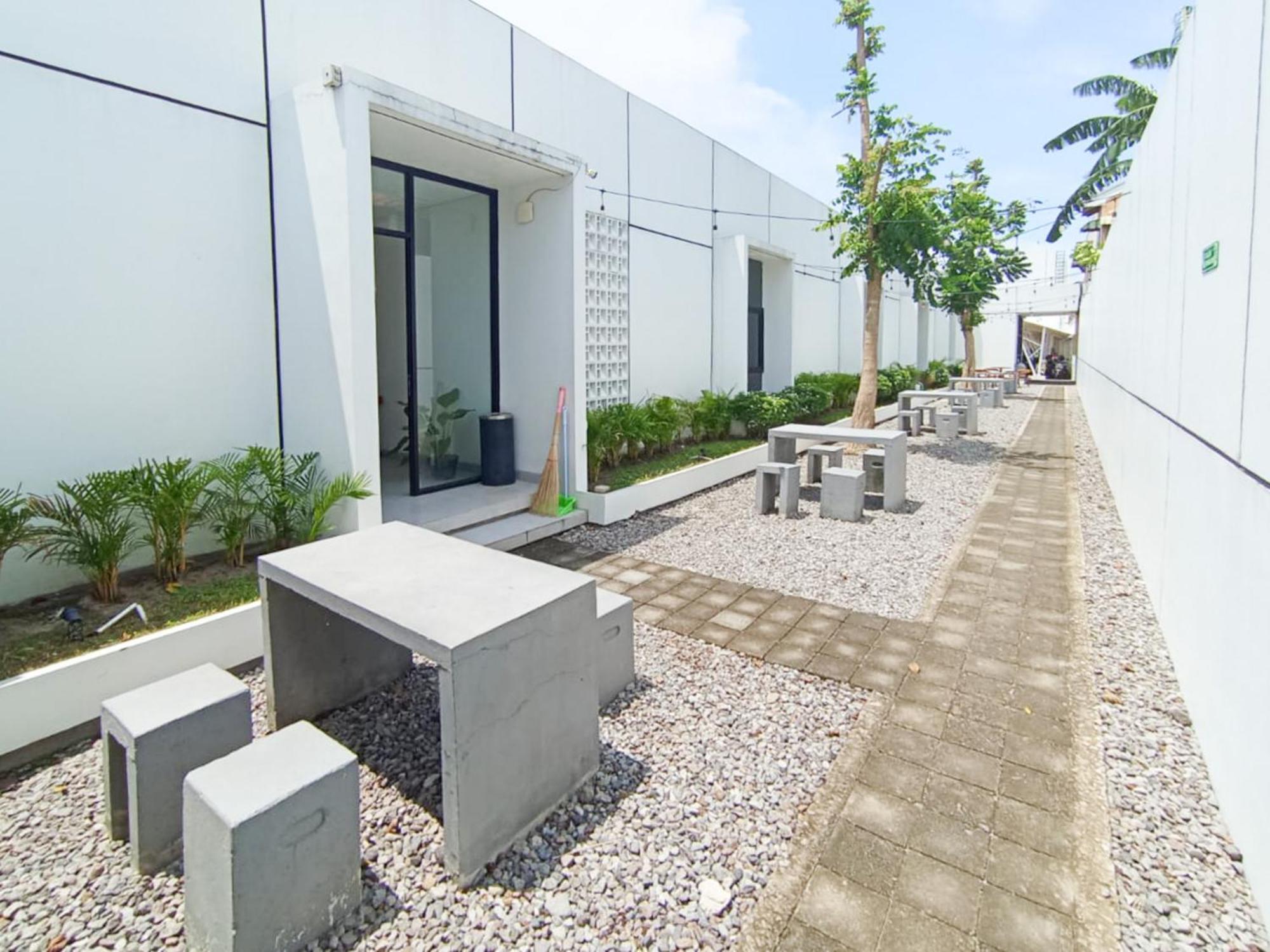 Ofo Kost Premium Kampung Inggris Pare Syariah Mitra Reddoorz Ξενοδοχείο Εξωτερικό φωτογραφία