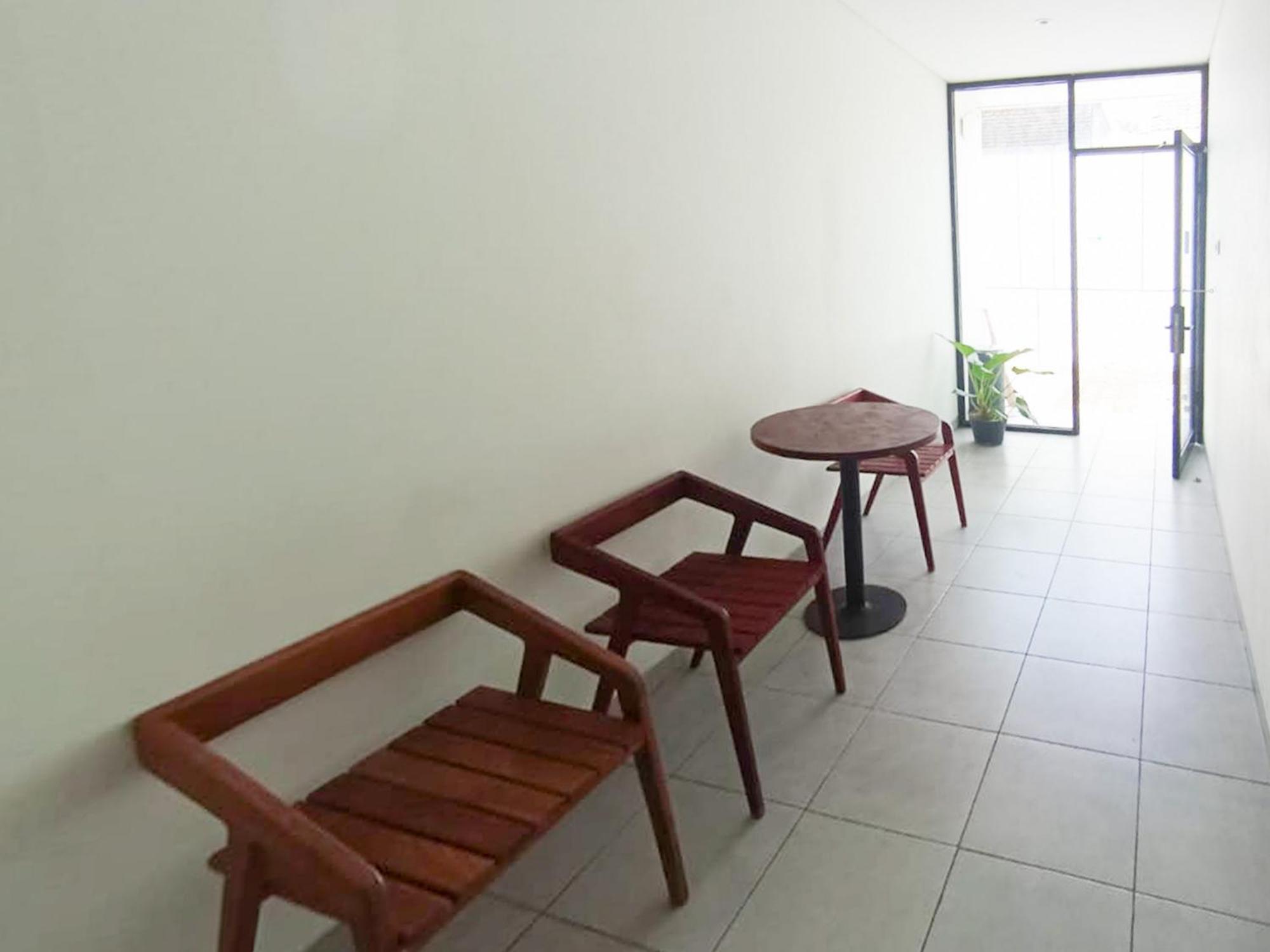 Ofo Kost Premium Kampung Inggris Pare Syariah Mitra Reddoorz Ξενοδοχείο Εξωτερικό φωτογραφία